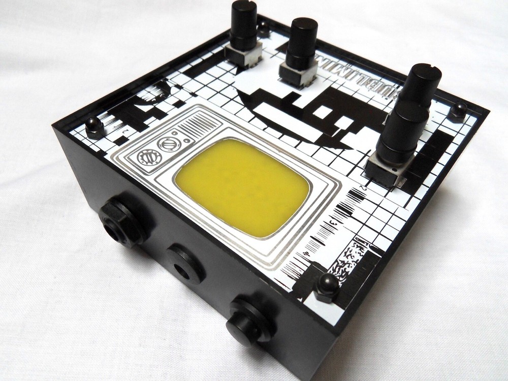 RC Circuit Bent 'Subliminal' Atmospheric Loop Synth Drone Sound Generator