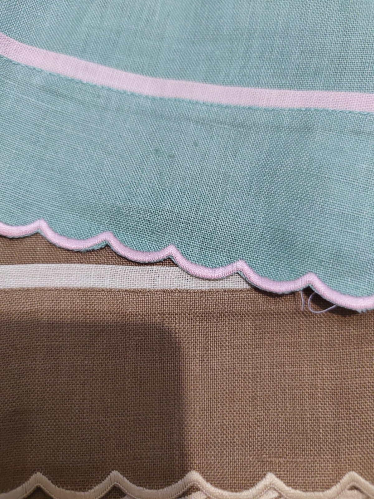 6 towels 💯 Pure linen embroidered, beautiful colored, in original packaging