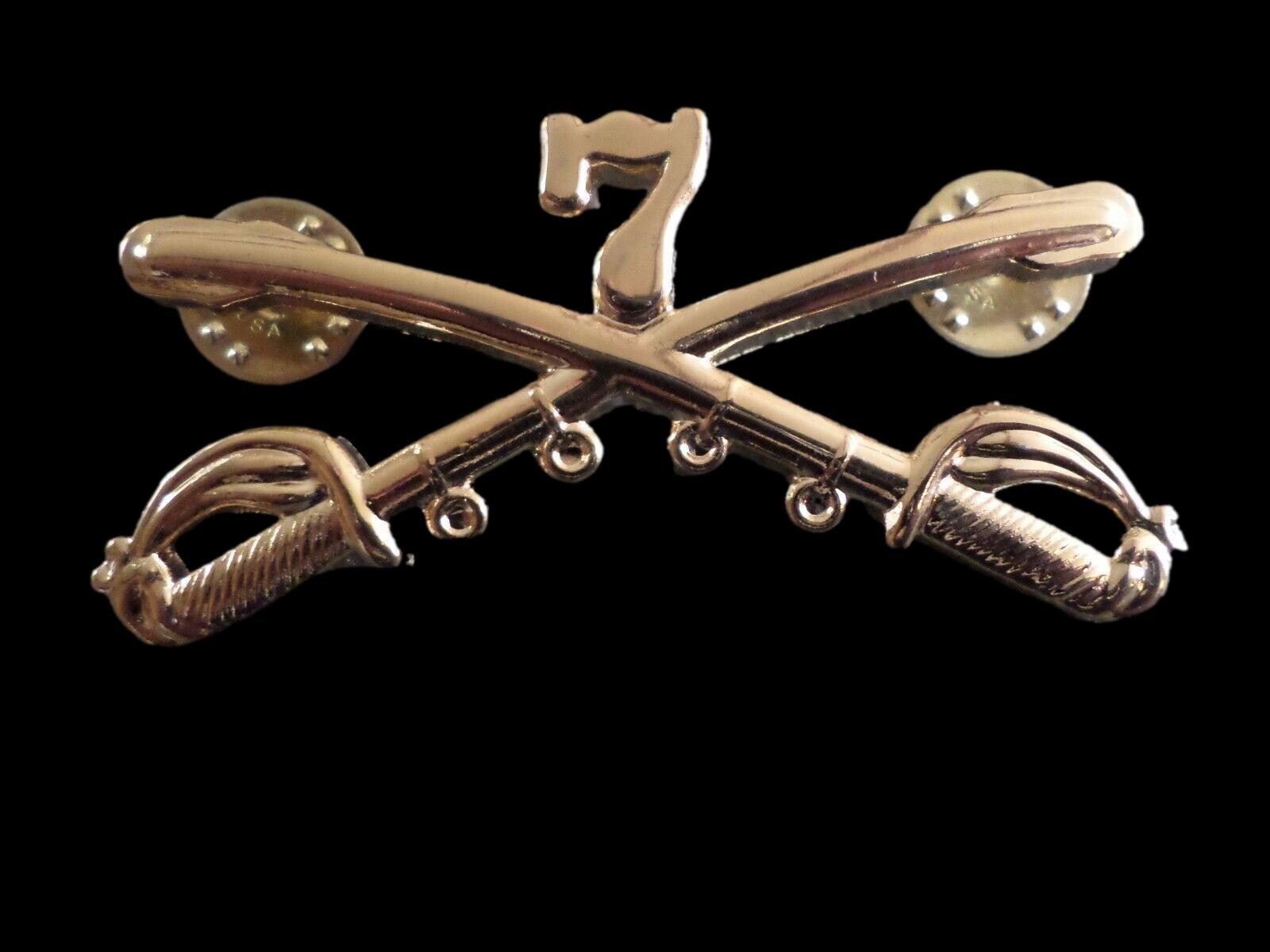 U.S MILITARY 7th CAVALRY METAL HAT BADGE CROSSED SABERS SWORDS GEORGE CUSTER