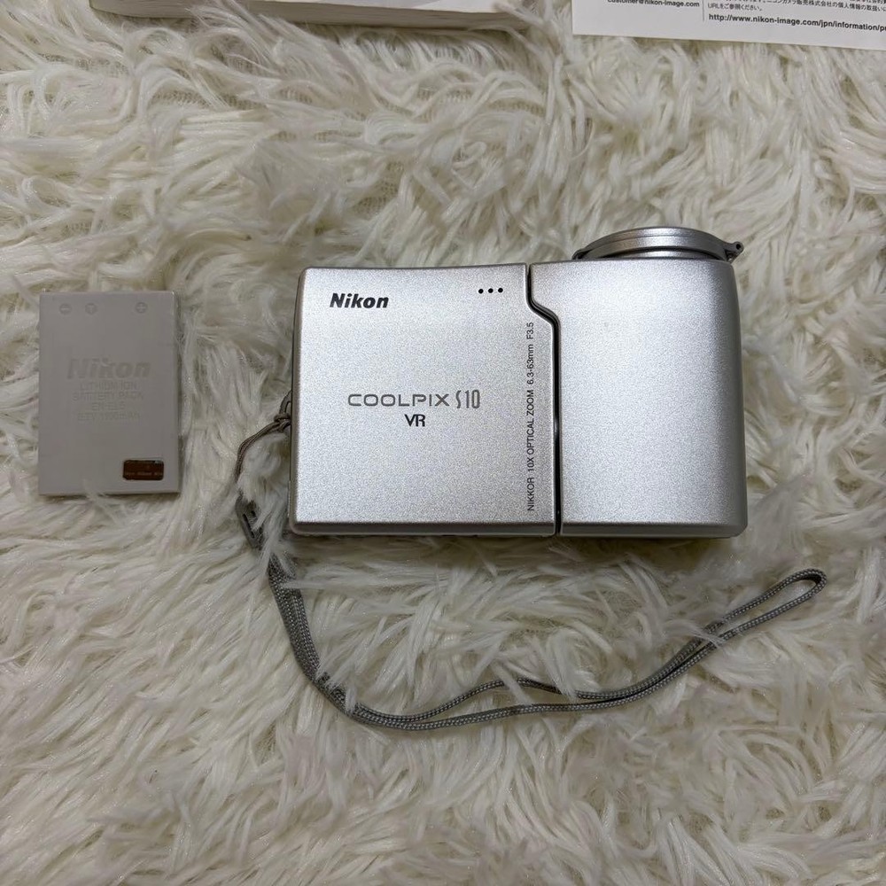 Nikon COOLPIX S10 VR Compact Digital Camera Excellent Condition