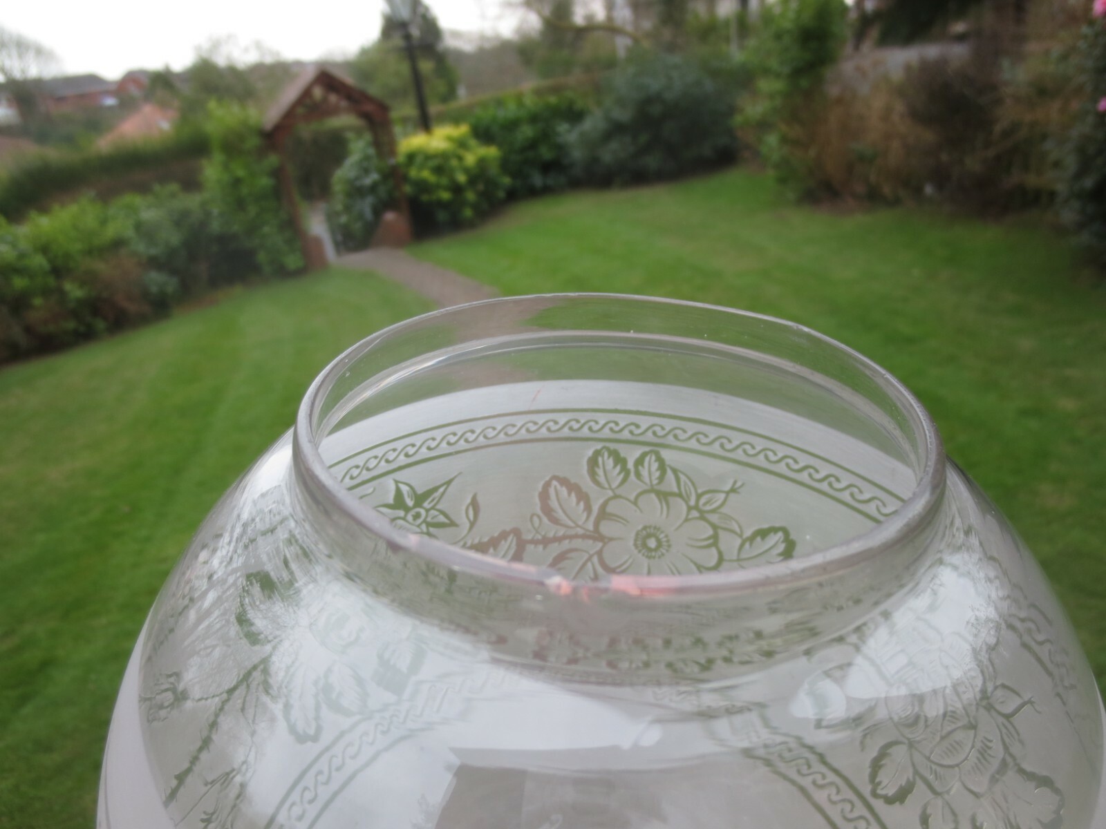 VICTORIAN ANTIQUE CRYSTAL ETCHED DUPLEX OIL LAMP SHADE