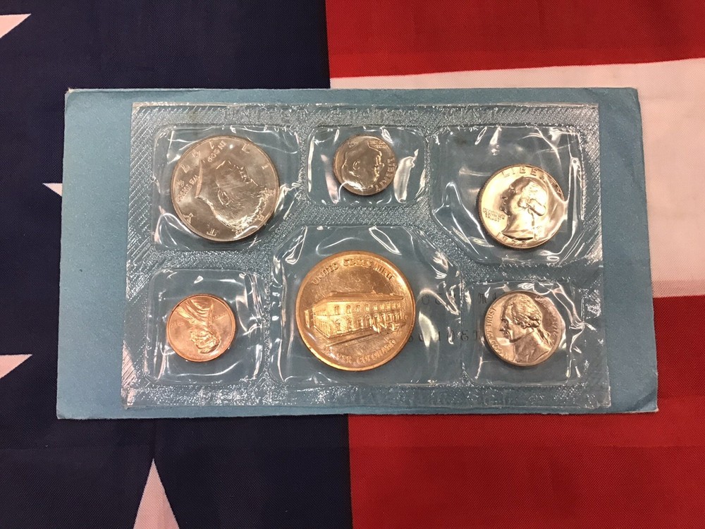 1972-D Official US Mint Souvenir Set with Envelope.