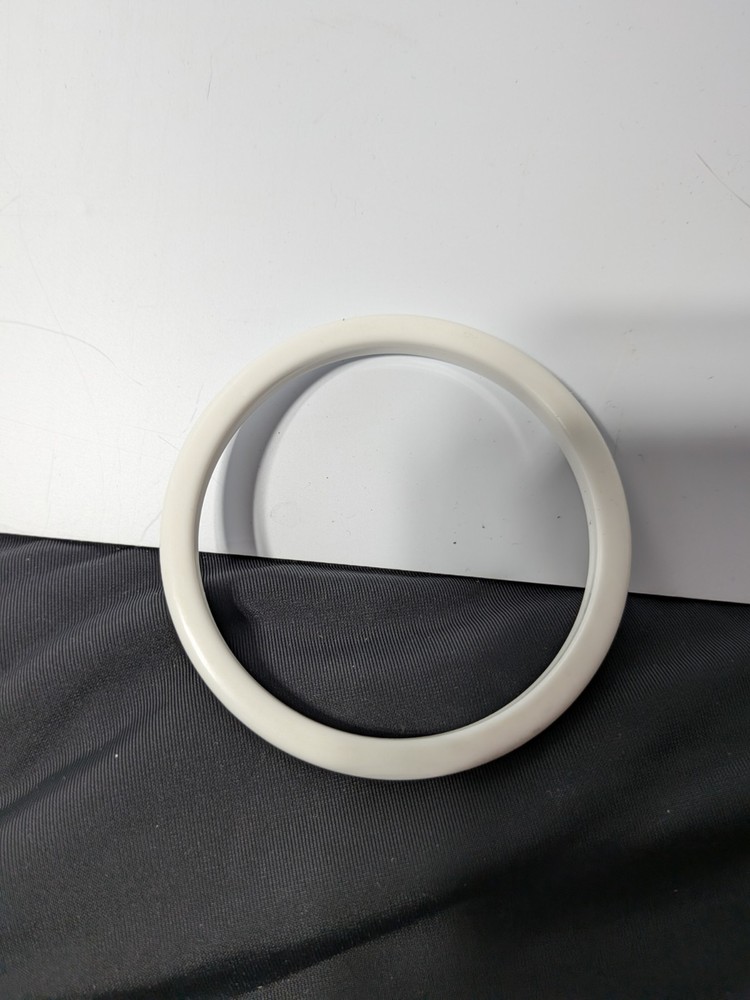 Vintage Bakelite Chalk White Bakelite Bangle