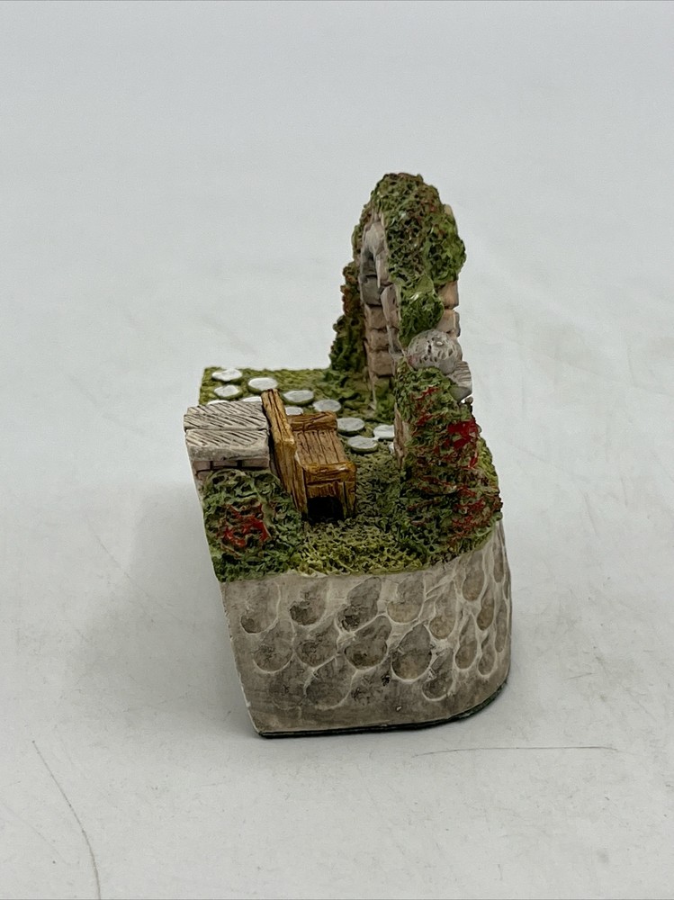 David Winter Cottage Winter Arch 1994 Studios Signed by David Winter