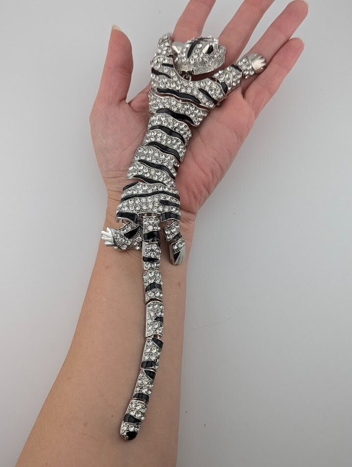 HUGE DRAPING WHITE TIGER SHOULDER BROOCH crystal enamel silvertone panther 7Z