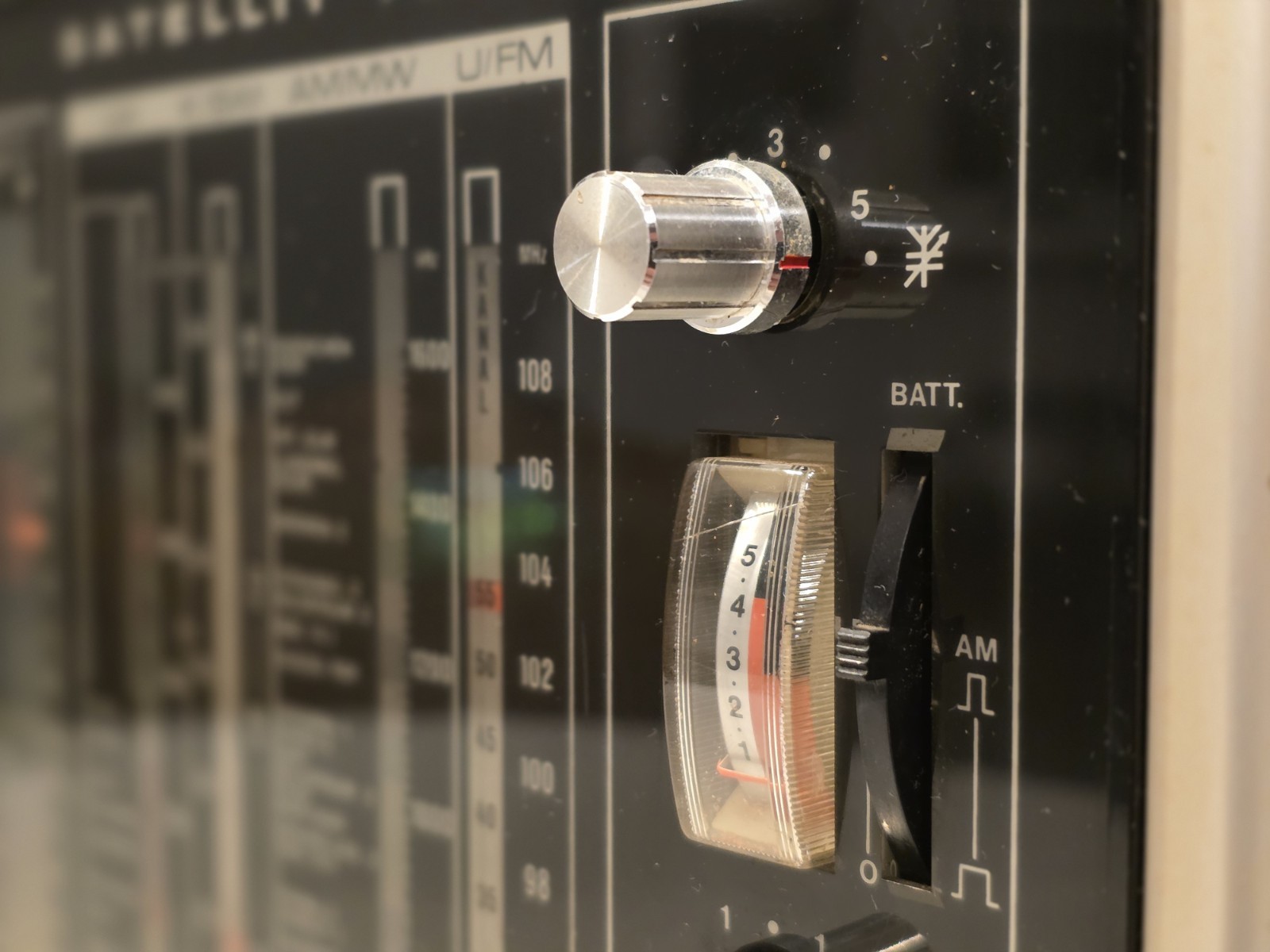 WORLD RECEIVER GRUNDIG SATELLIT 1000, new BELT