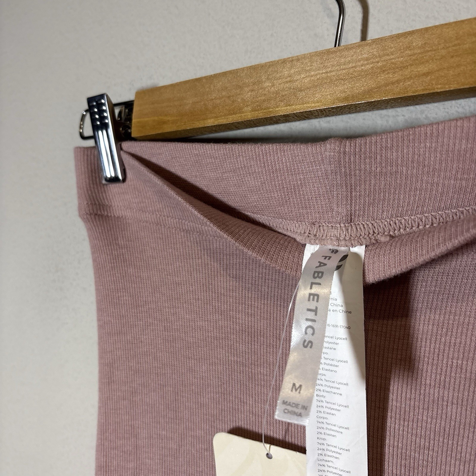 NWT Fabletics Women's Dusty Rose Seamless Low Waisted Regular Leggings Size M