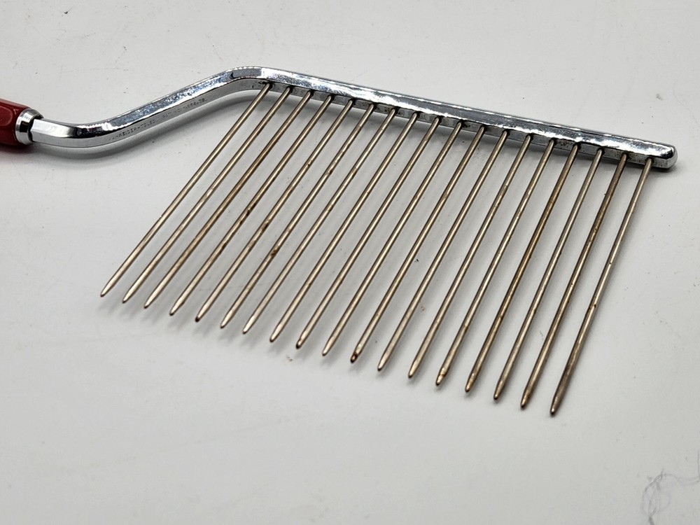 MCM Red Bakelite / Cake Comb / Cake Cutter