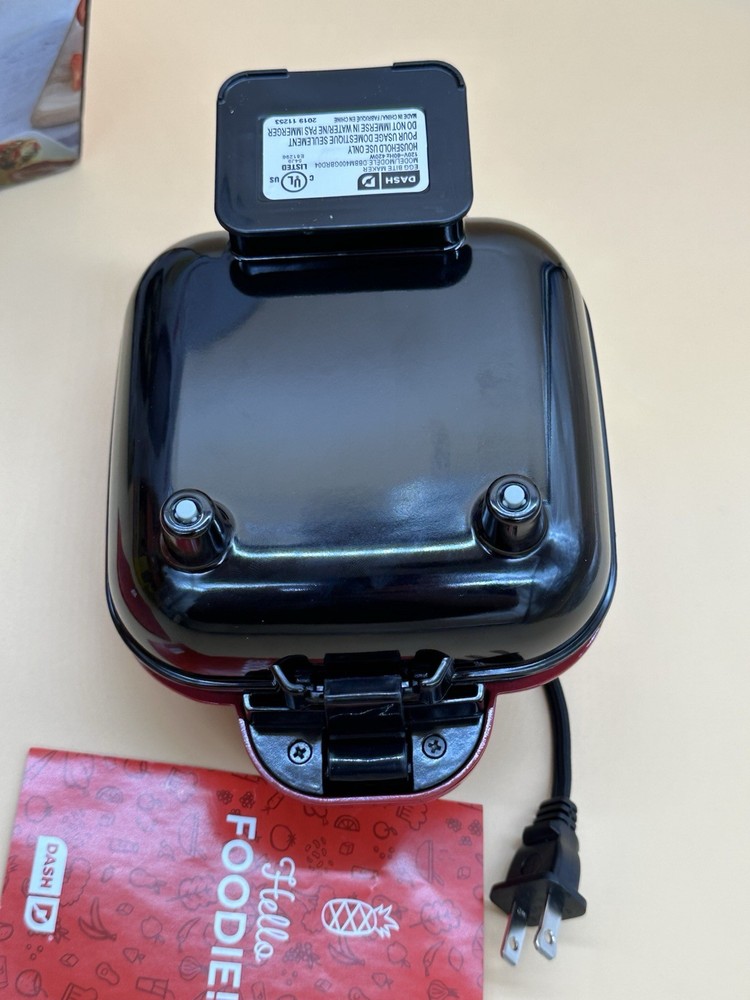 DASH Egg Bite Maker DBBM400GBRD04 420W Electric Red Makes 4 Egg Bites Easy Clean