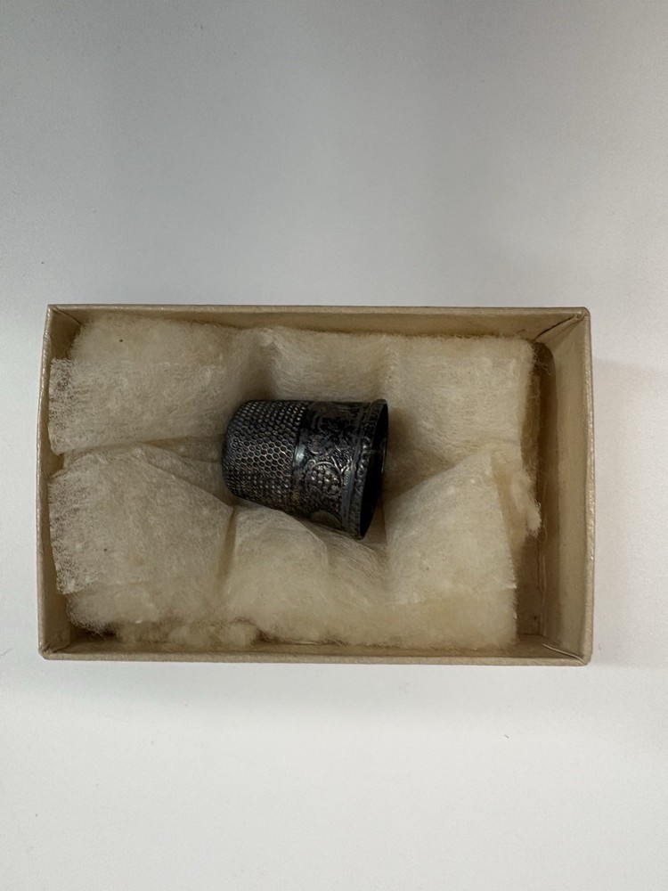 Antique Solid Silver Sewing Thimble c1910 Floral Repousse Pattern w/ Box