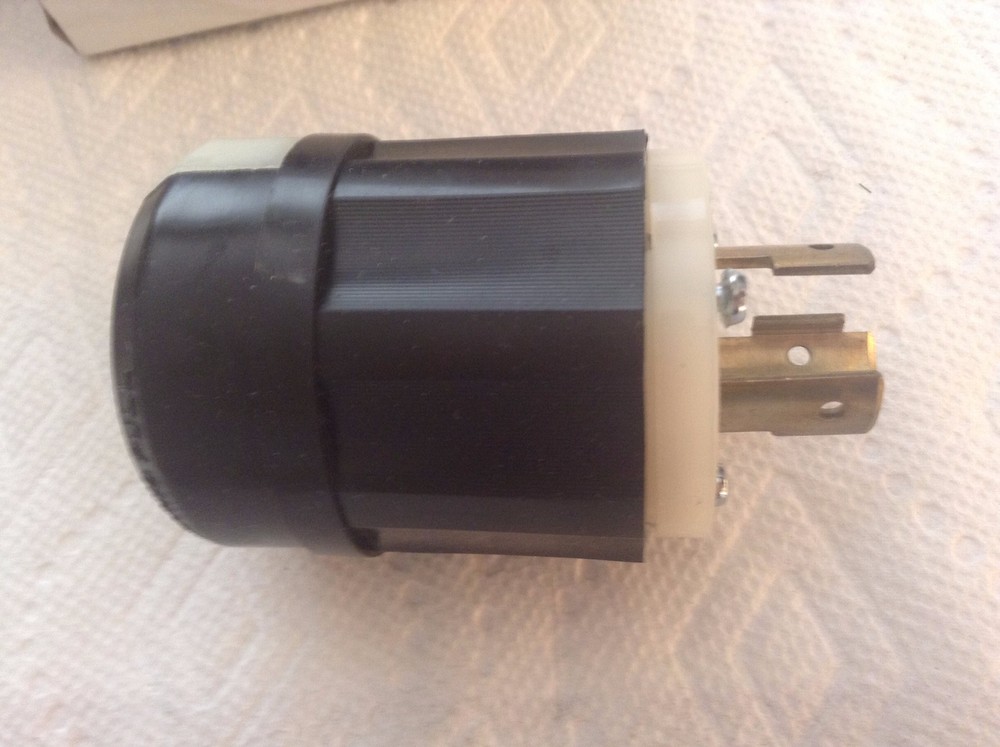 Leviton 2311 Locking Plug 2 Poles 3 Wires