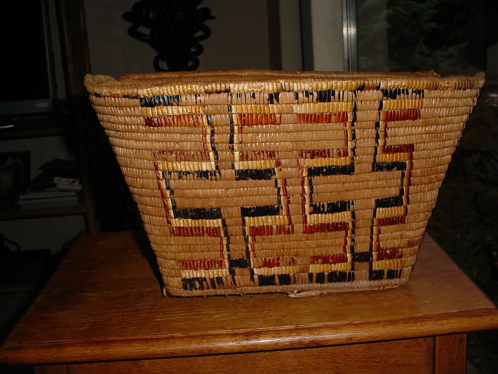 LARGE OLD THOMPSON RIVER SALISH INDIAN BASKET WITH BROKEN HANDLES 17 BY 12 BY 10