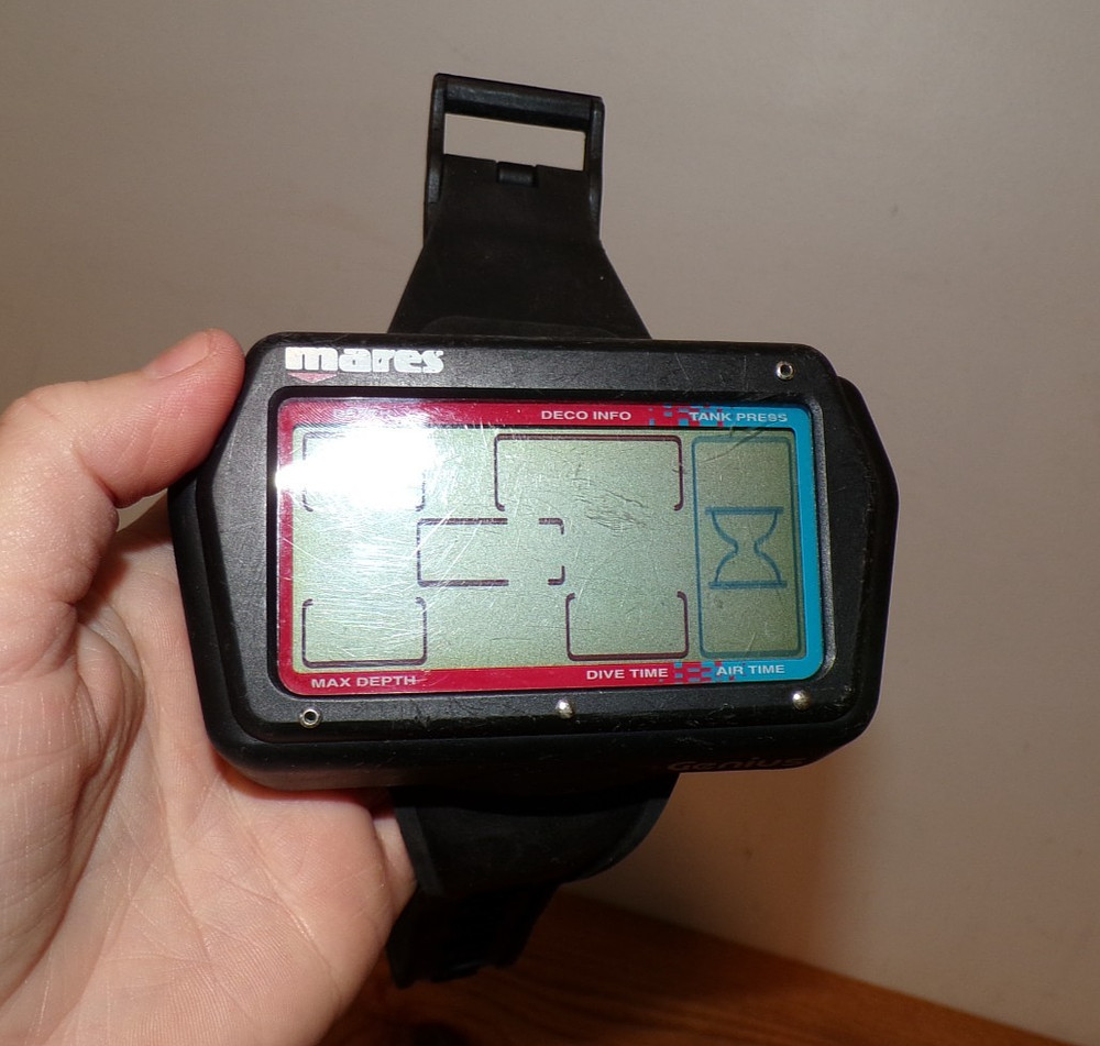 Mares Genius Dive Computer with Wrist Strap - Untested