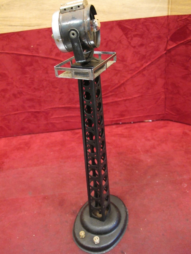 MARX O SINGLE HEAD FLOOD LIGHT TOWER.