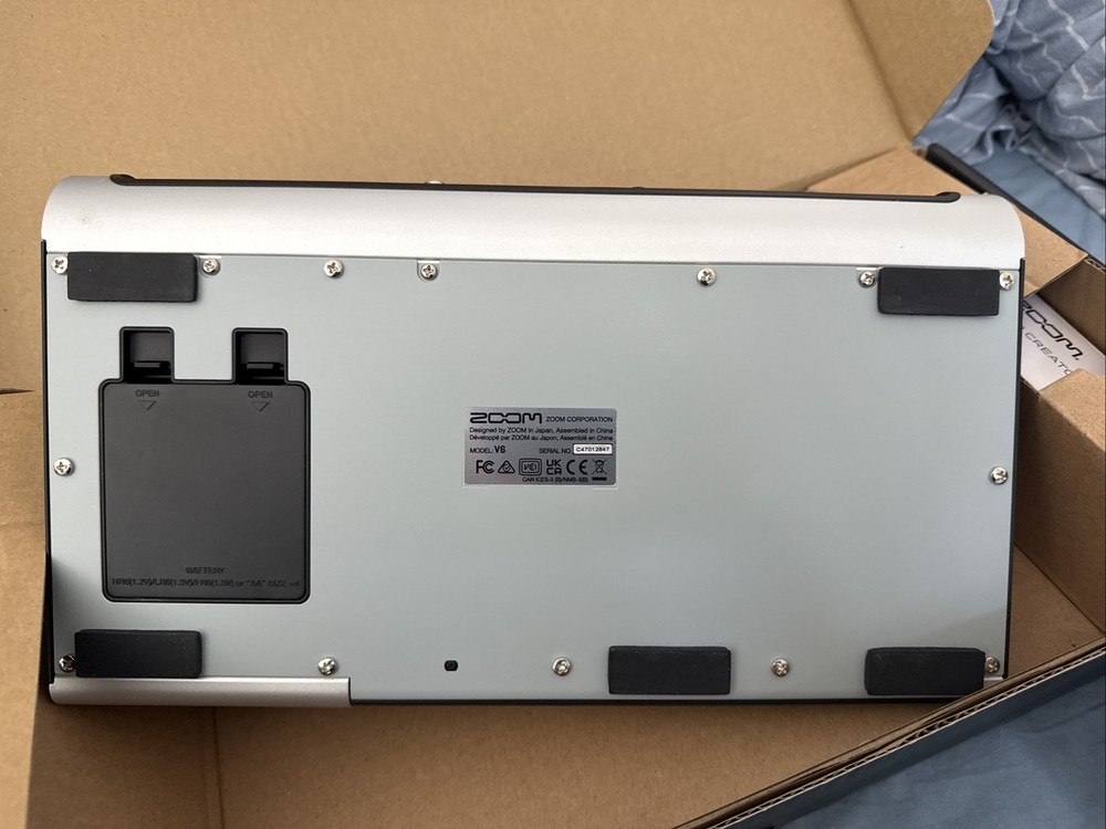 ZOOM V6-SP Vocal Processor ( The Version Without The Microphone) Used Great