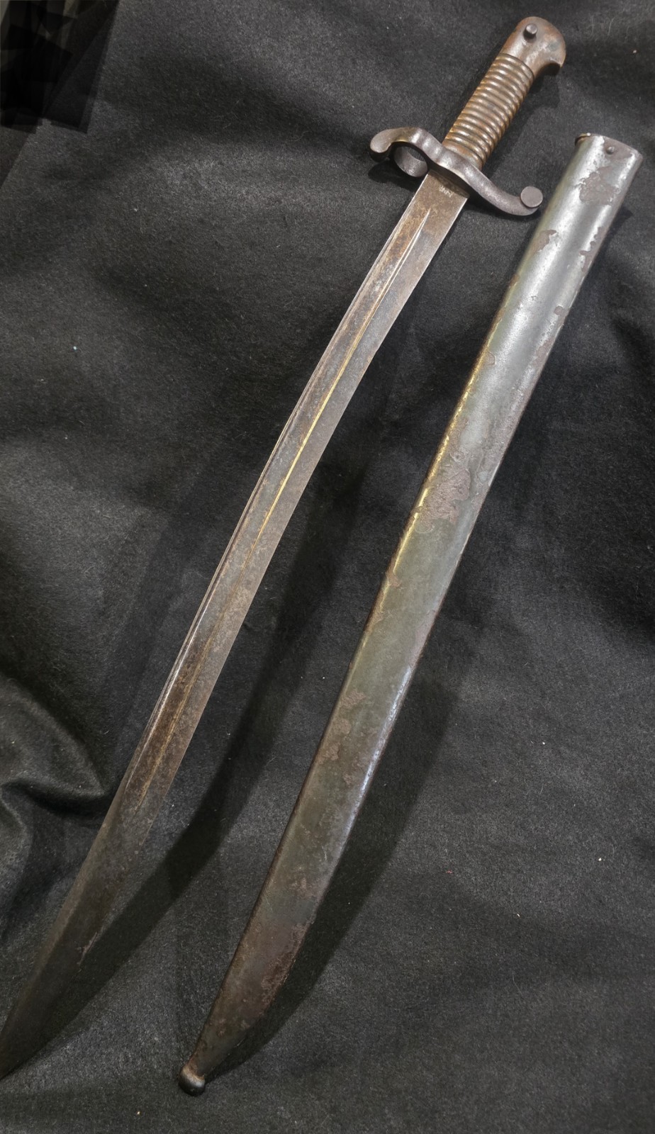 Bayonet S&K German Manufacture Marked 185D With Metal Sheath