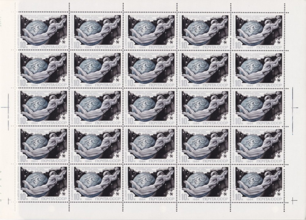Russia Stamp Scott # 5245 Mint Sheet of 25 - 10k Cosmonauts Day Space Flights