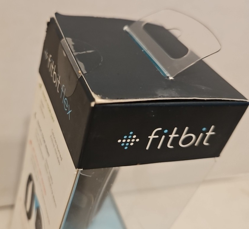 Fitbit Flex Wireless Wristband FB401BK - New Y