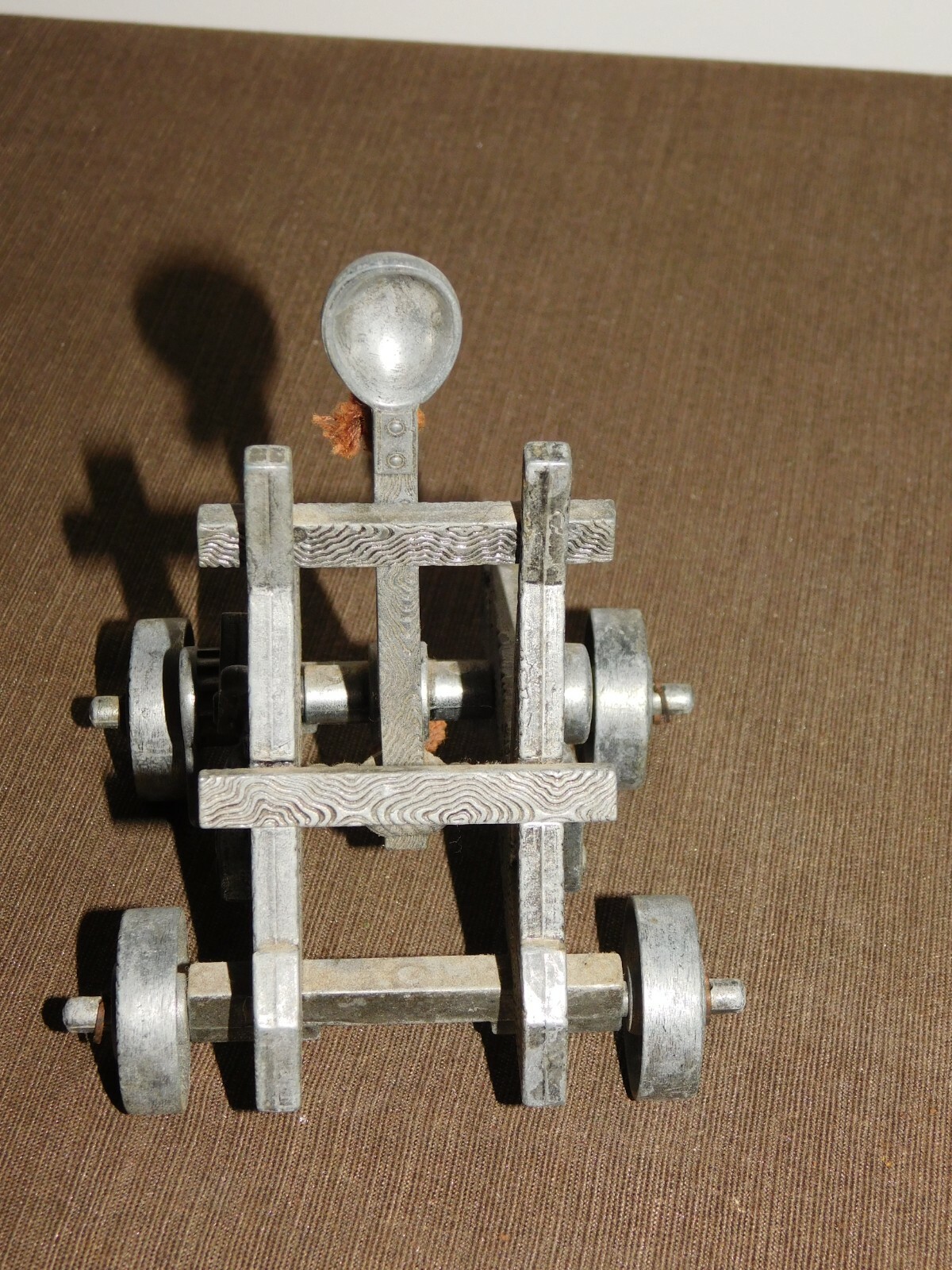 VINTAGE TOY 5" X 4" X 5 1/2" HIGH METAL CATAPULT