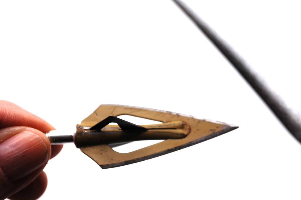 BEAR ARCHERY BROAD HEADS & INSERTS & SCREW INS