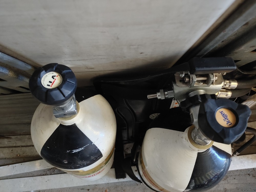 scuba diving oxygen tanks