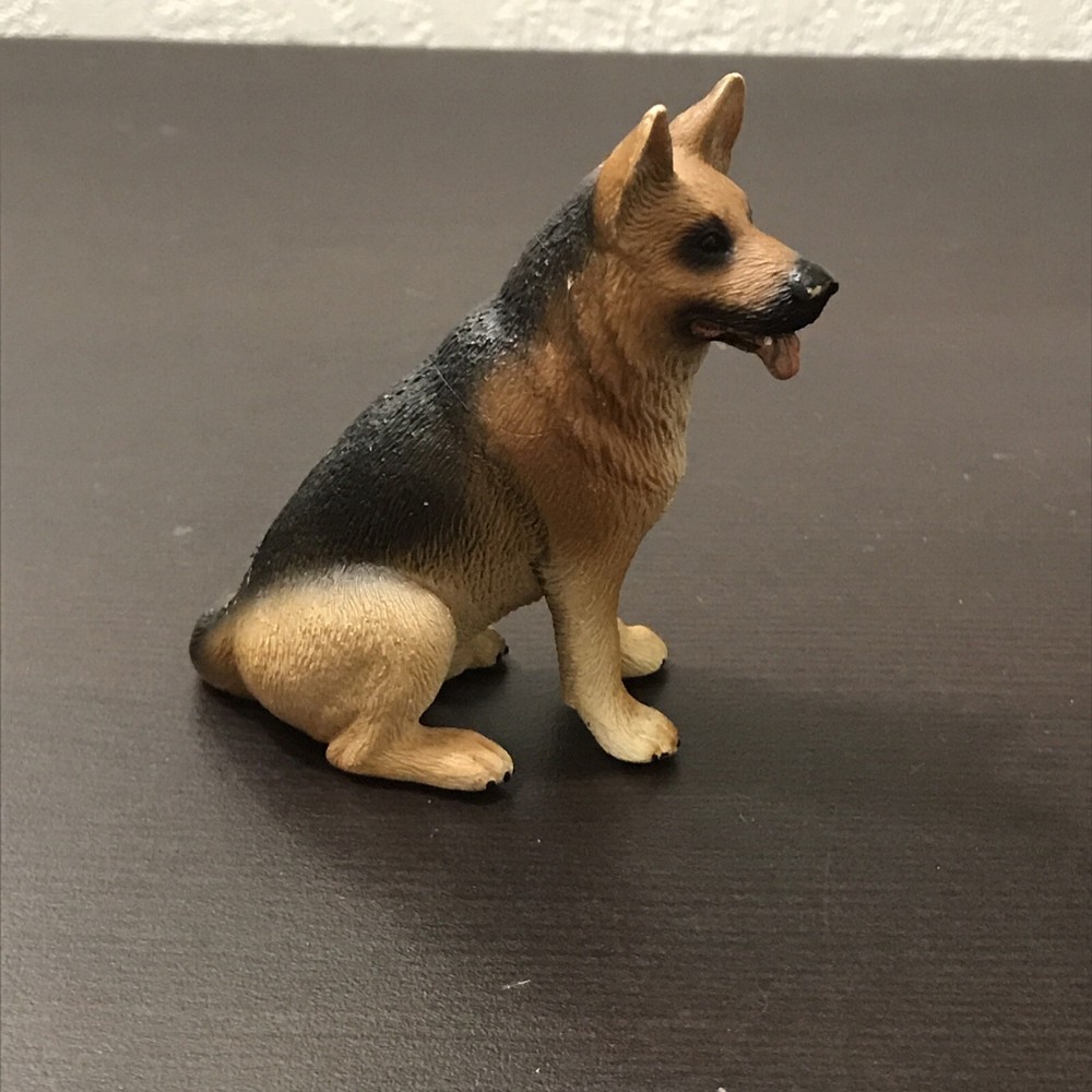 Schleich Male Sitting German Shepherd