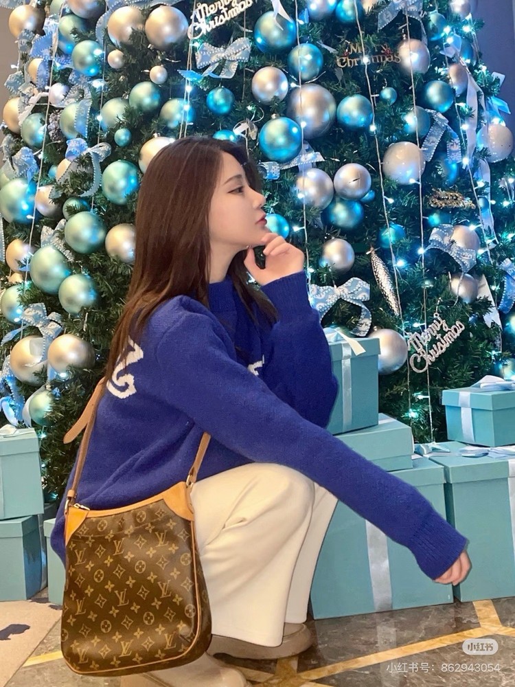 Authantic Louis Vuitton Monogram Odeon MM Crossbody