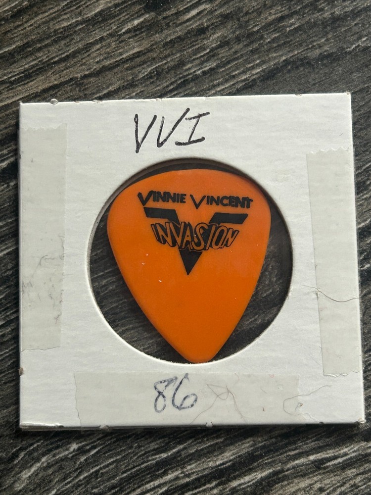 Kiss Guitar Pick VINNIE VINCENT Invasion Orange Black 1986 Concert Vintage Kiss