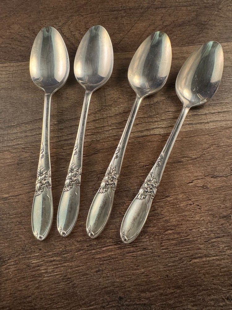 Set of 4 Community White Orchid Teaspoons Silverplated