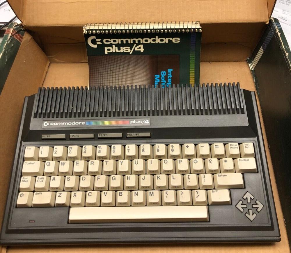 Vintage Commodore Plus/4 computer with Original box / INTEGRATED SOFTWARE MANUAL