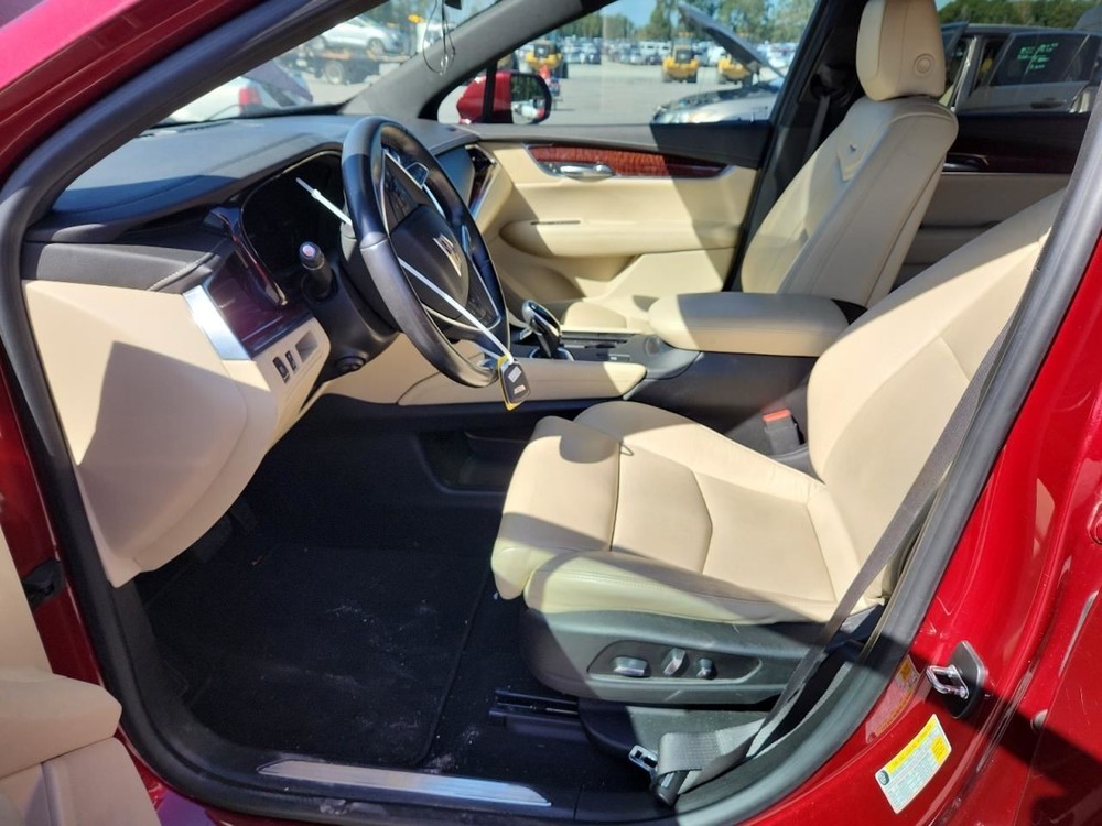 XT5 2017 Glove Box 4925385