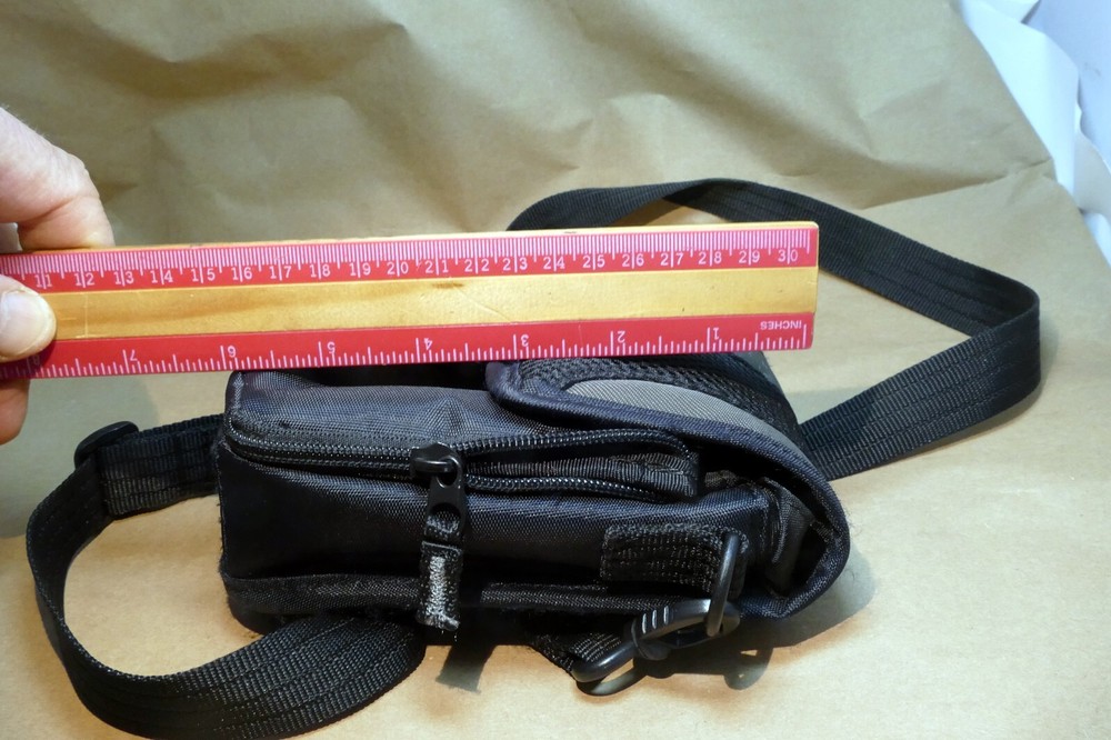 Targus digital camera messenger bag case with shoulder strap black-gray