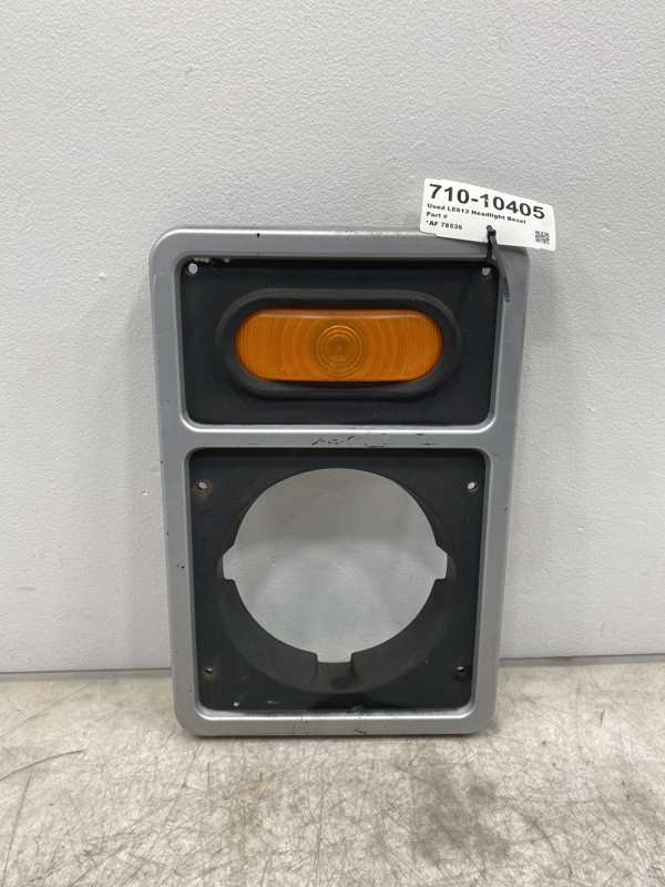 2000 Mack LE613 Light Bezel (710-10405)