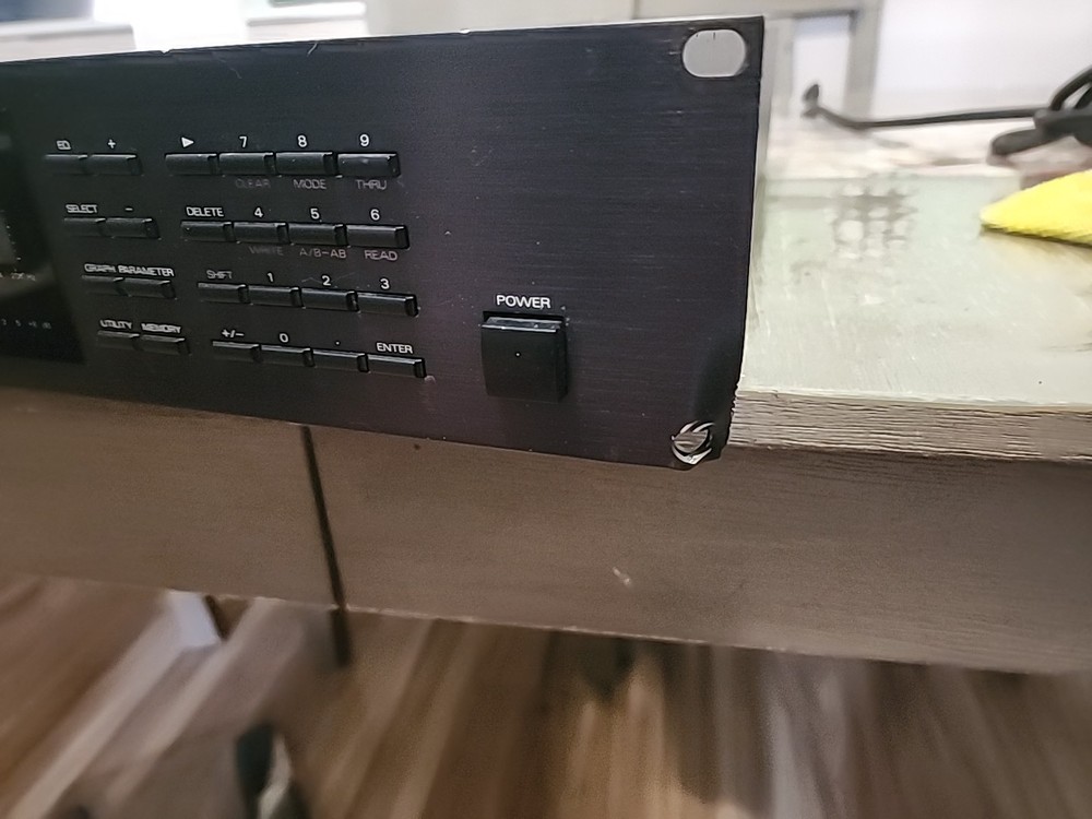 Roland E-660 Digital Stereo Parametric Mastering EQ