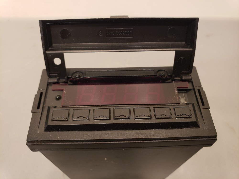 Dynisco Analog Temperature Control Degrees F Indicator Panel Meter- ° F