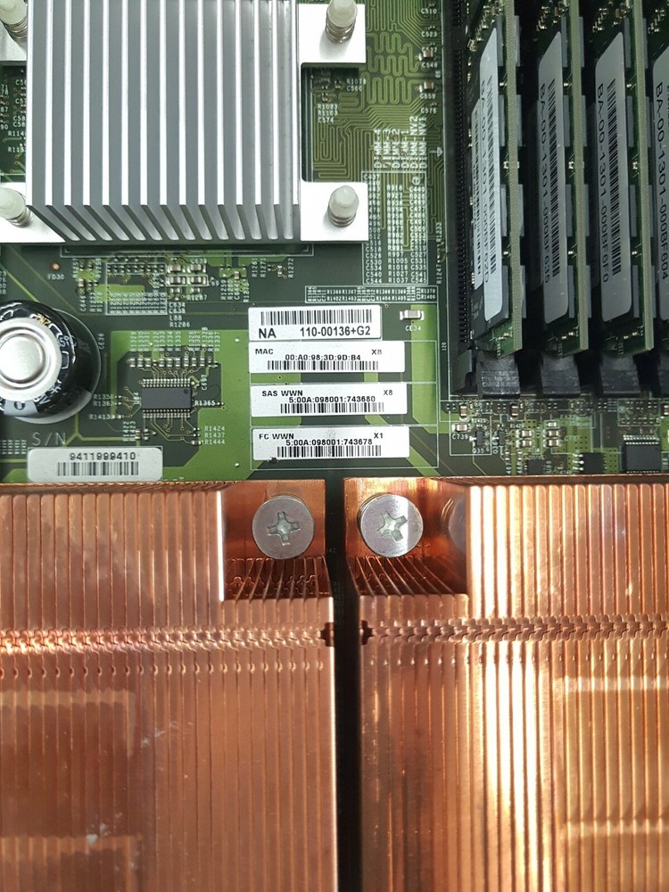 - NetApp 111-01062 110-00136 Controller With Memory for FAS3240 NAF-0901 Array