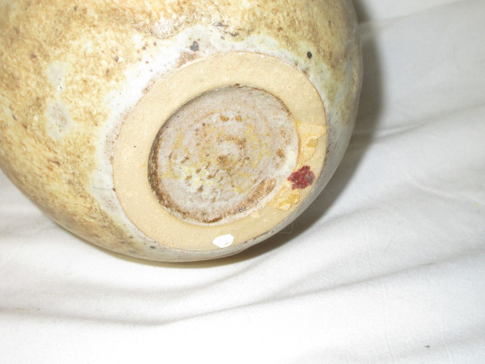 Handmade Pottery Vase LOVELY signed (GR).