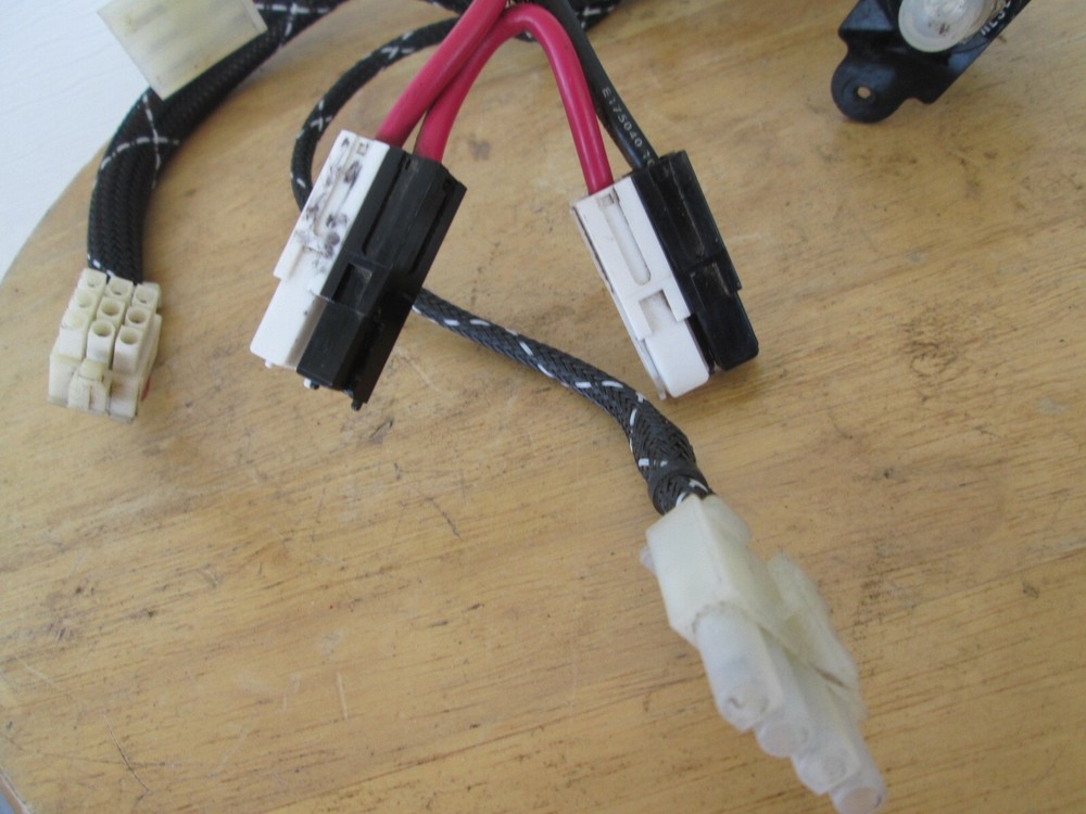 Batery Connectors w/ Reset Button Harness # 5418