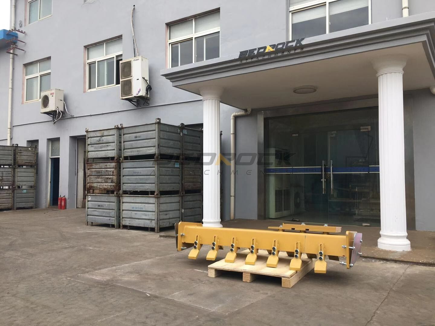 PAD FOOT SHELL BUMPER FITS CAT CS64/CS74 ROLLER