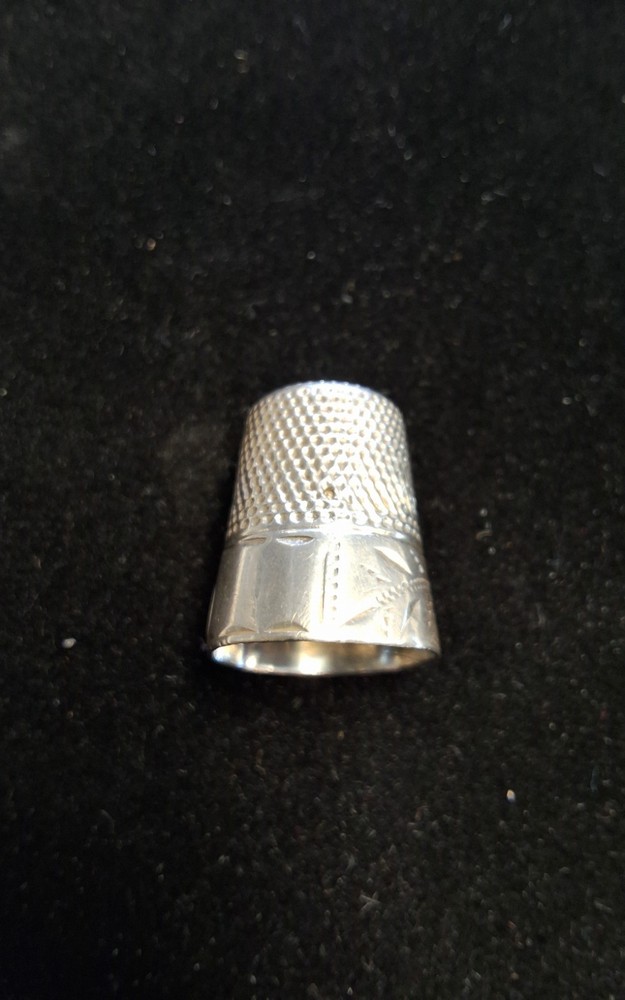 Sterling Silver Size 9 Thimble Leaf Like Design