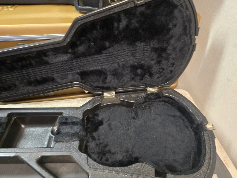 Gibson protector hard shell Black lining SG great cond 3 Latch #2