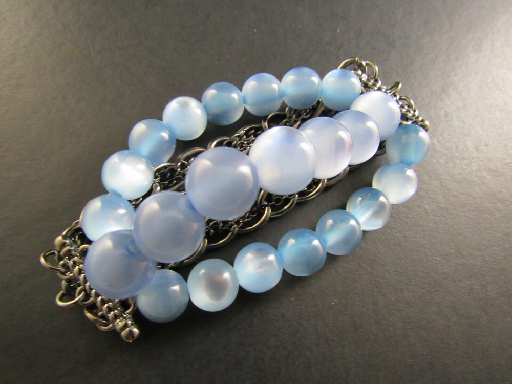 STRETH BRACELET SILVER TONE CHAINS BLUE MOONGLOW BEADS (E2)