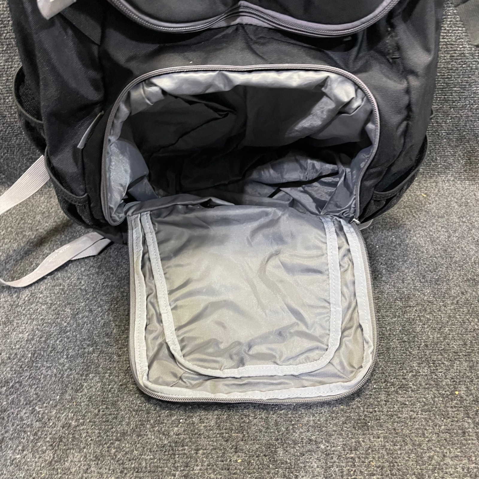 Under Armour UASB-UBP Undeniable Bat Pack Black Baseball Softball Bag Backpack