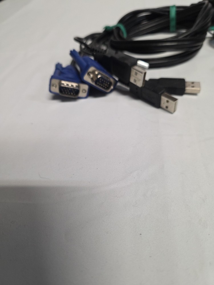 IOGEAR GCS22U: KVM Switch-2 ports