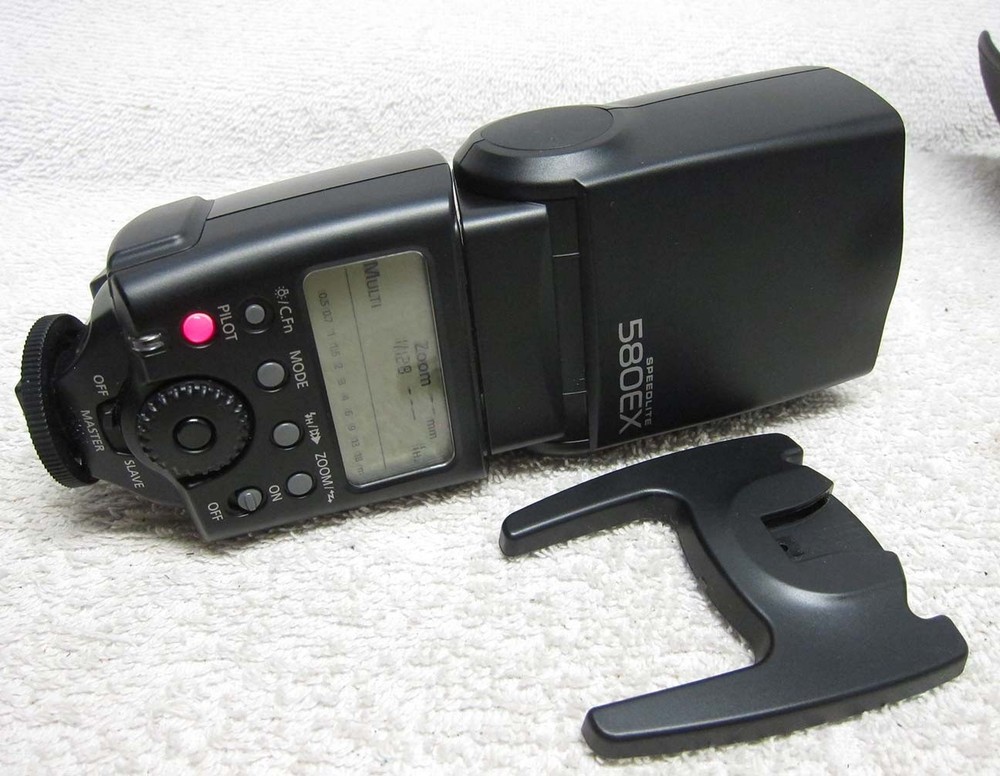 Canon Speedlite 580EX EOS Electronic FLASH w/Case + Custom BRACKET & Synch Cord
