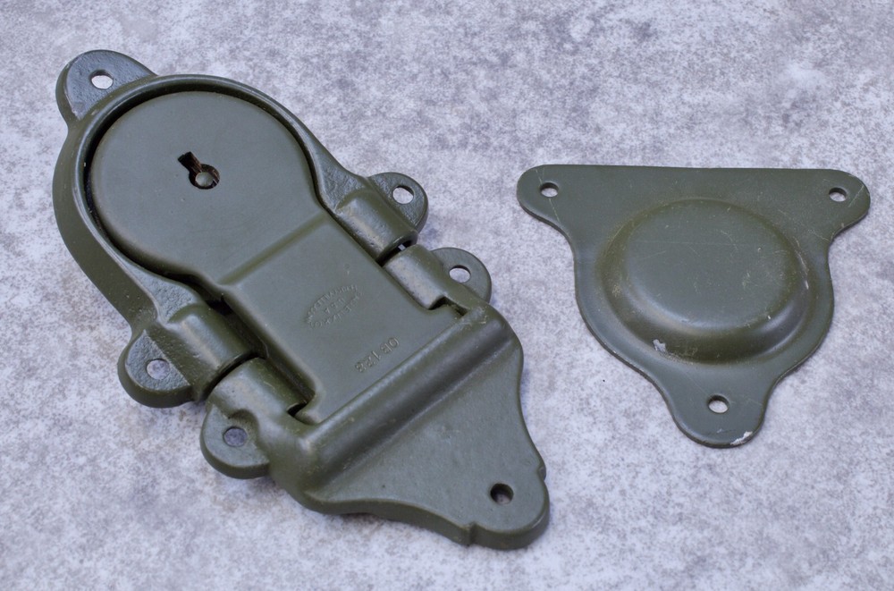 WW2 US Military Trunk Footlocker Lock  No Key 1943 Eagle Lock Co Conn