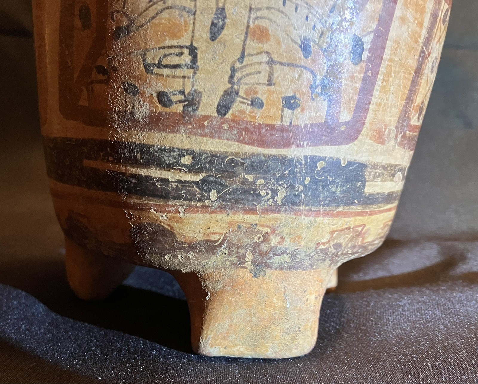 Authentic Pre-Columbian painted Mayan Rattle Leg Ulua Pottery Jar 600-800 AD