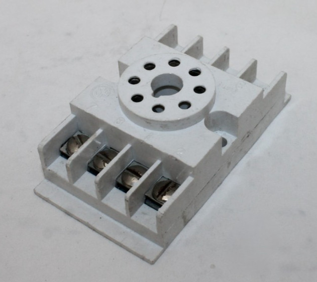 Curtis 8 Pin Relay Base