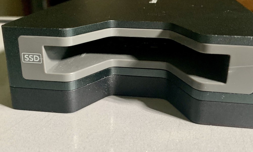 Blackmagic Design HyperDeck Shuttle SSD Field Recorder+++Cheese Plate