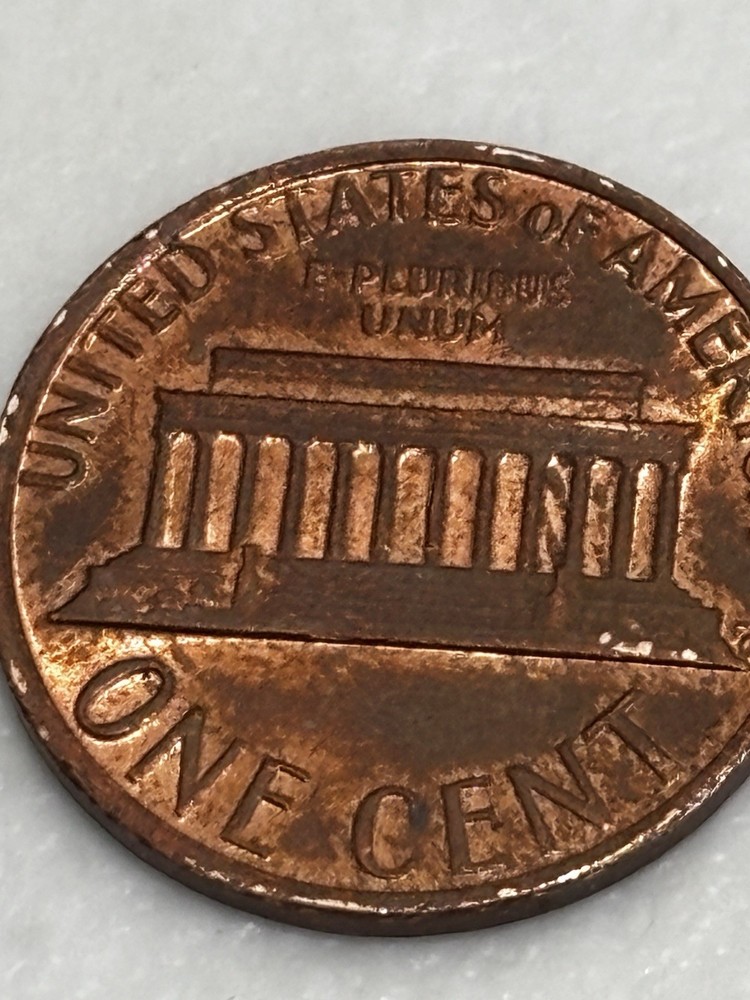 1981 Lincoln Memorial Small Cent no mint mark off center error